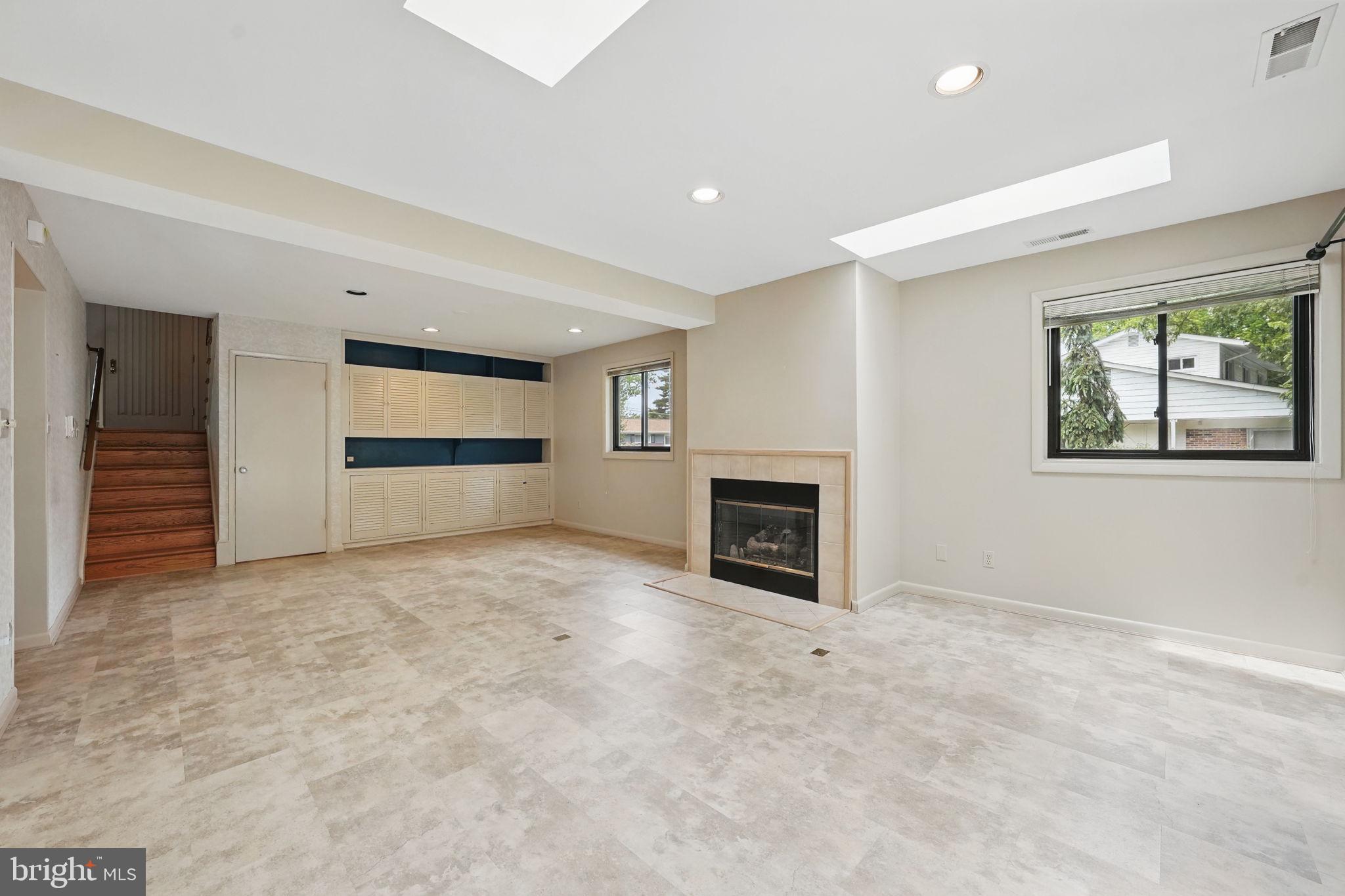 FAIRFAX TOWNE ESTATES - Residential