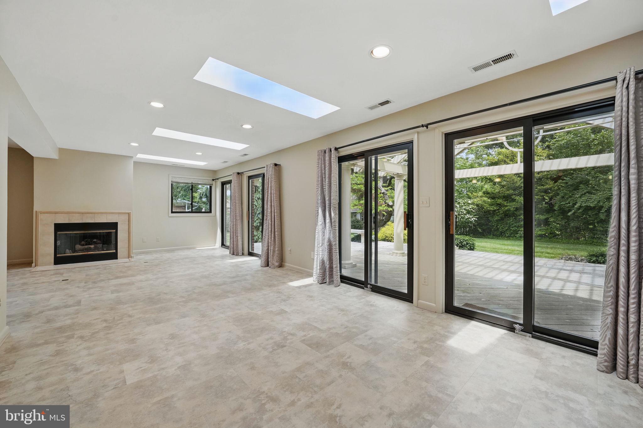 FAIRFAX TOWNE ESTATES - Residential