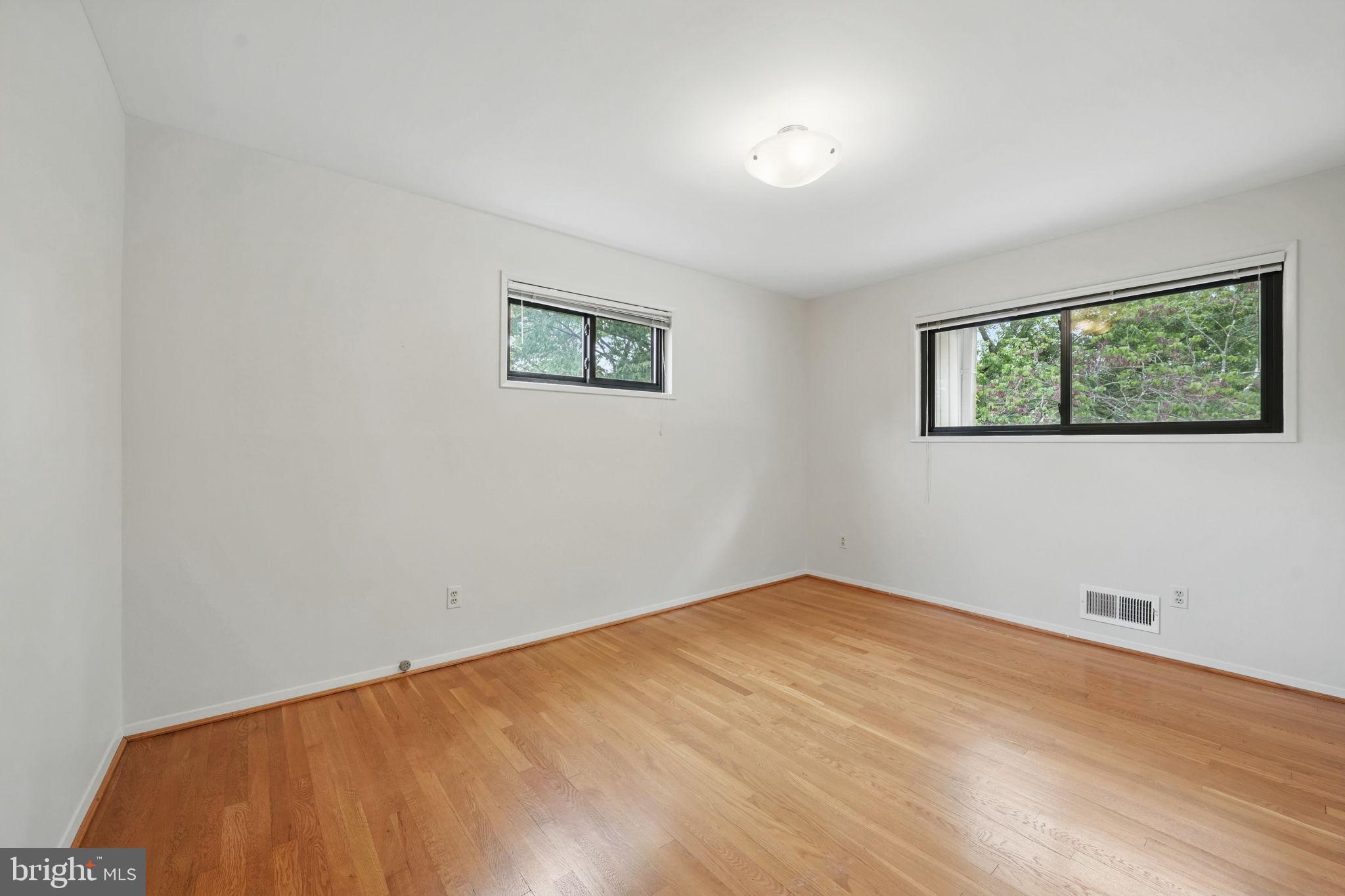 FAIRFAX TOWNE ESTATES - Residential