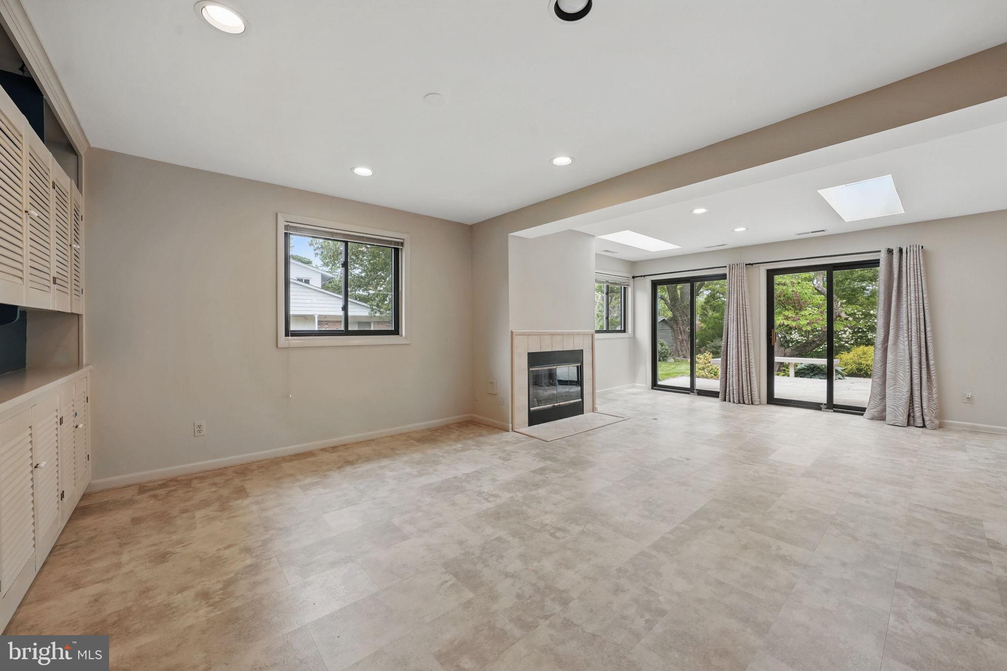 FAIRFAX TOWNE ESTATES - Residential