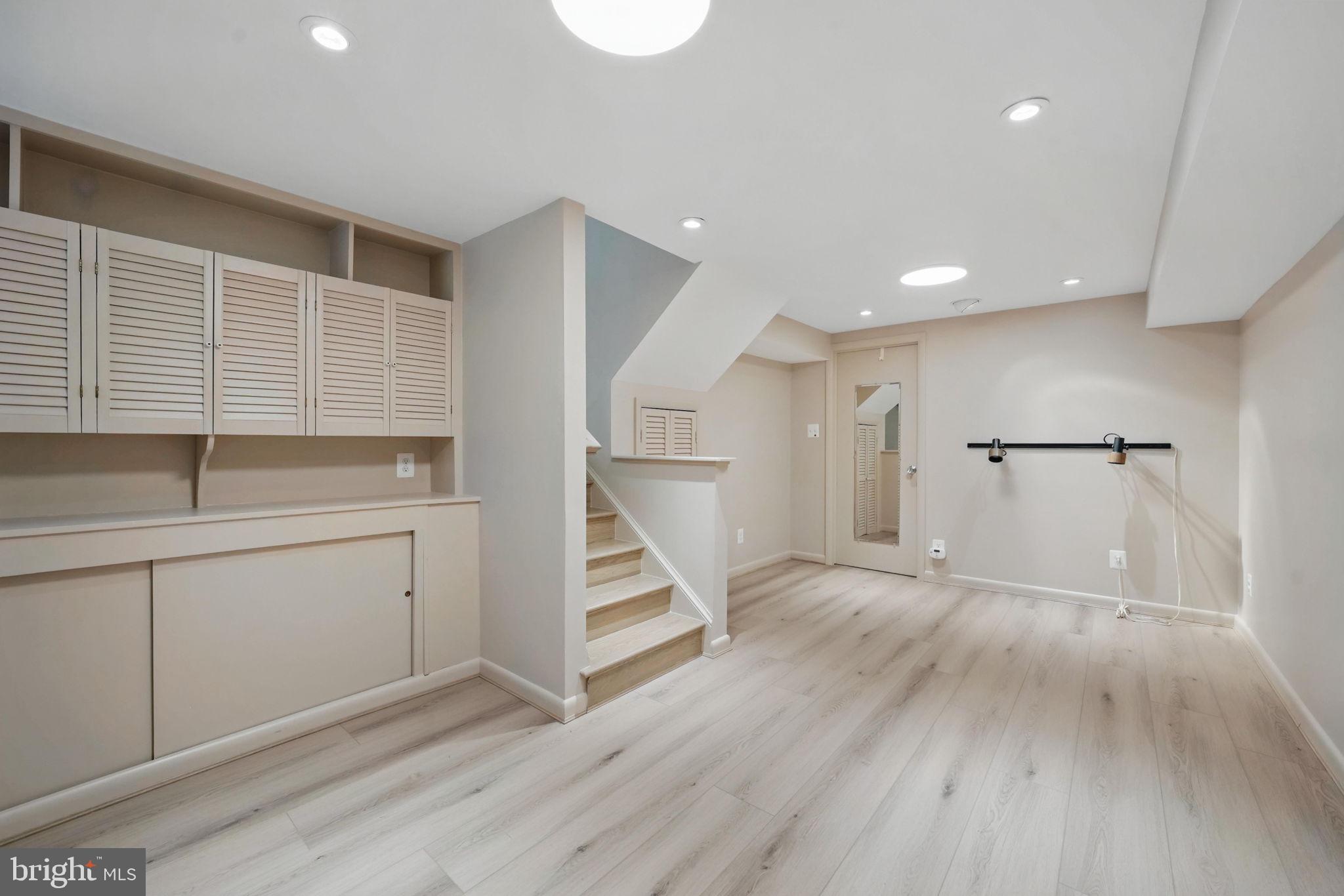 FAIRFAX TOWNE ESTATES - Residential