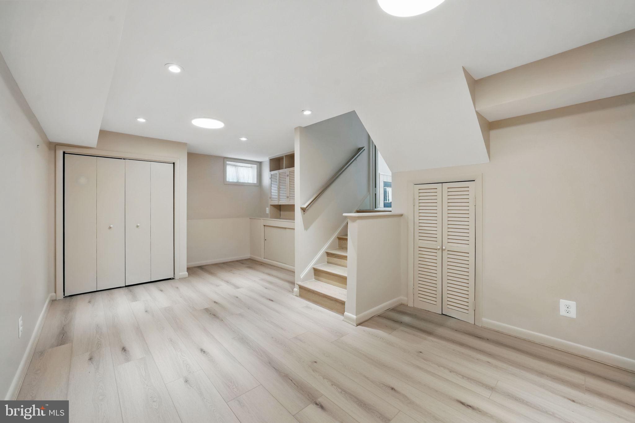 FAIRFAX TOWNE ESTATES - Residential