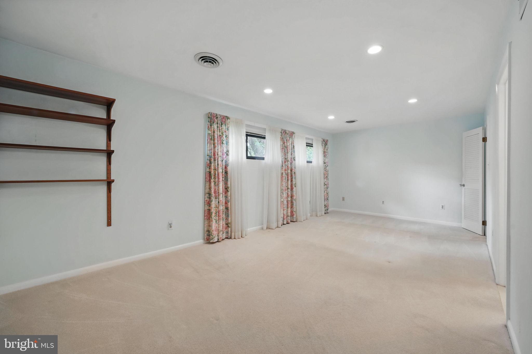 FAIRFAX TOWNE ESTATES - Residential