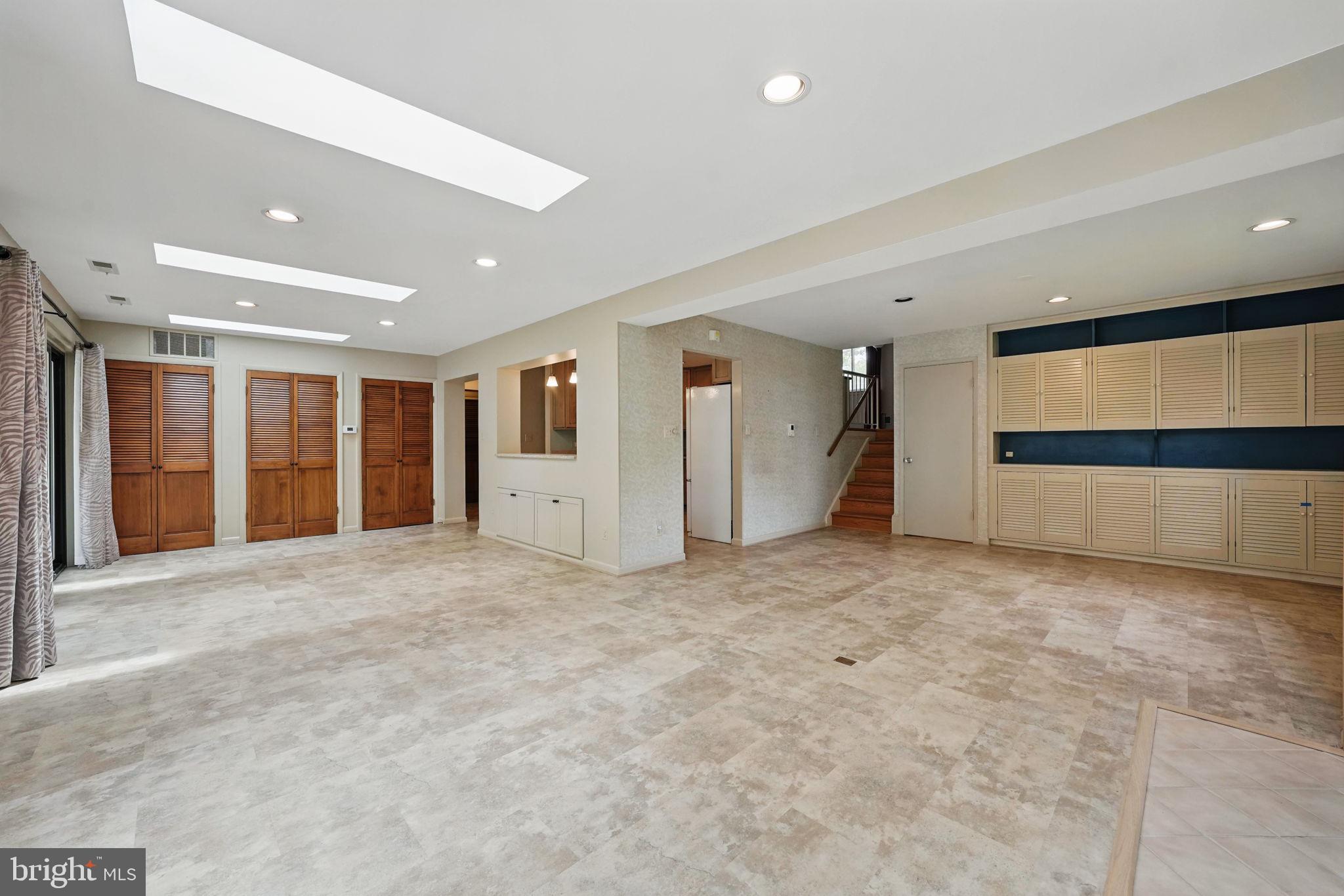 FAIRFAX TOWNE ESTATES - Residential