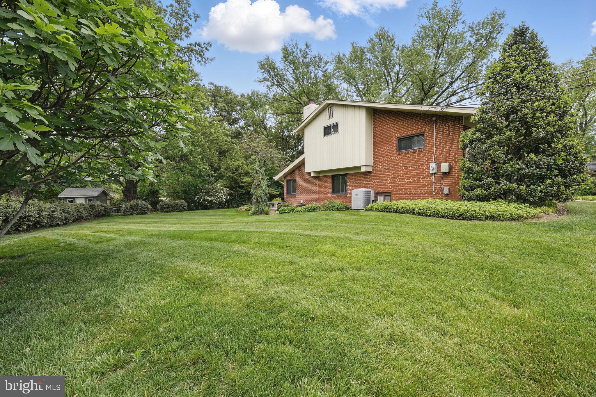 FAIRFAX TOWNE ESTATES - Residential