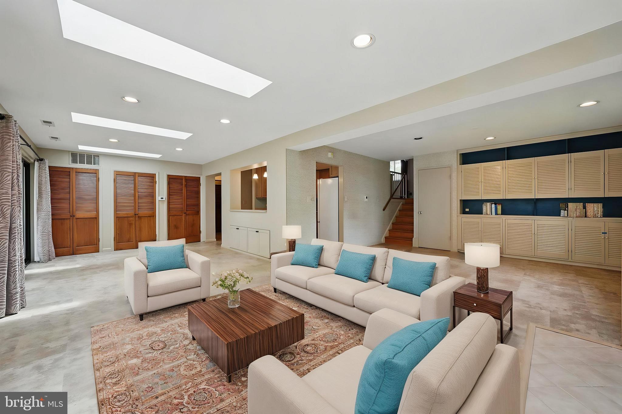 FAIRFAX TOWNE ESTATES - Residential