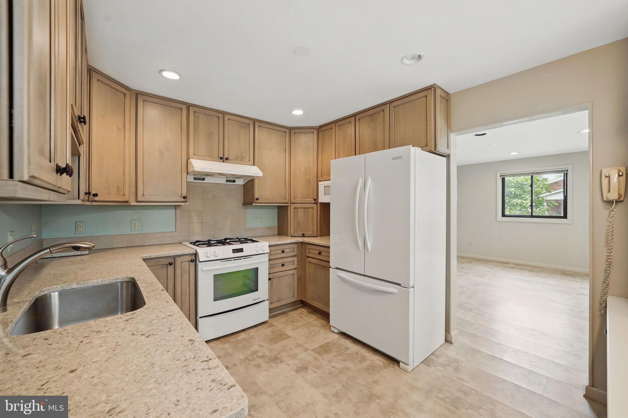 FAIRFAX TOWNE ESTATES - Residential