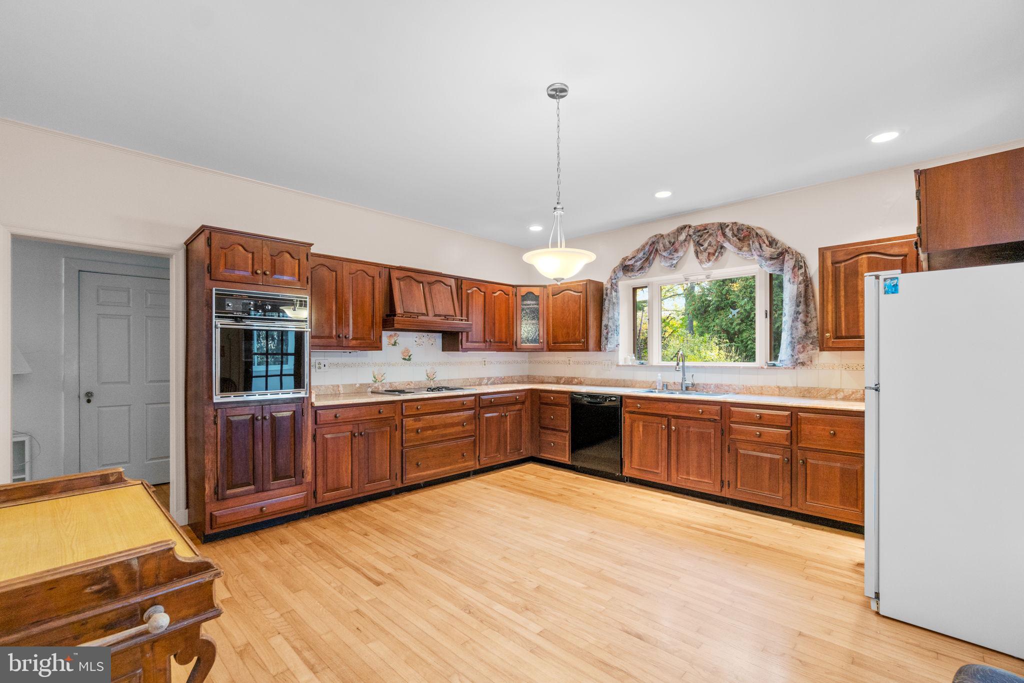 TOWSON ESTATES - Residential