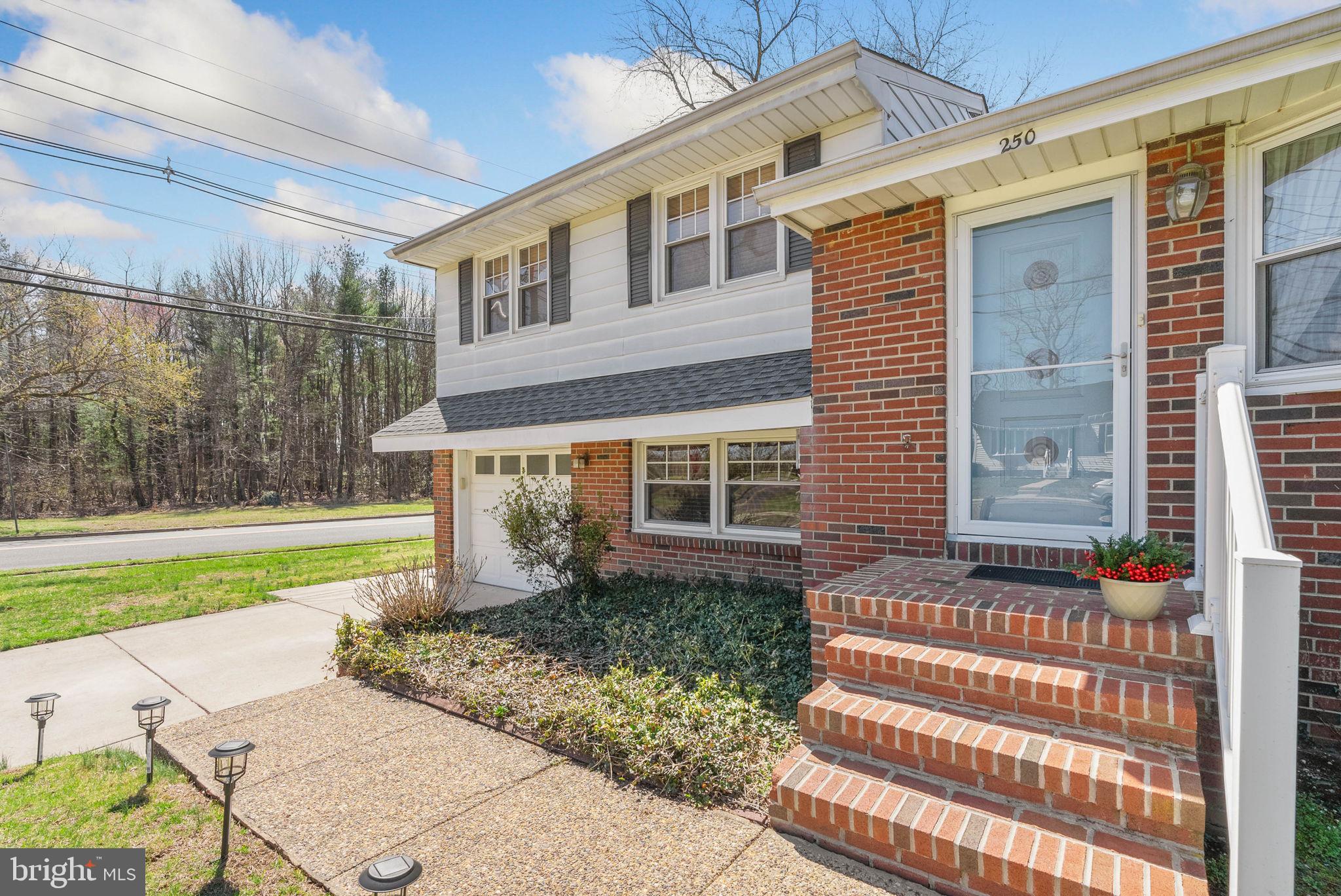 250 E WILLIAMS AVENUE