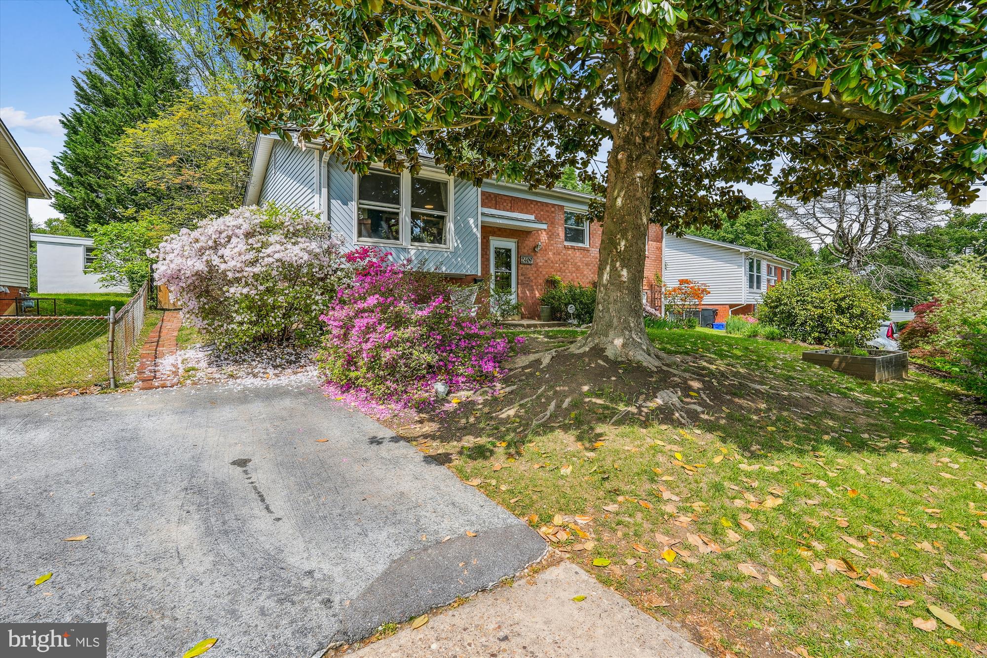 2409 HAYDEN DRIVE