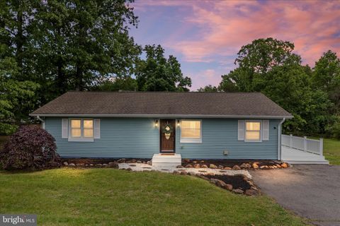 Photo of 14013 Glenkirk Road, GAINESVILLE, VA 20155 (MLS # VAPW2118704)
