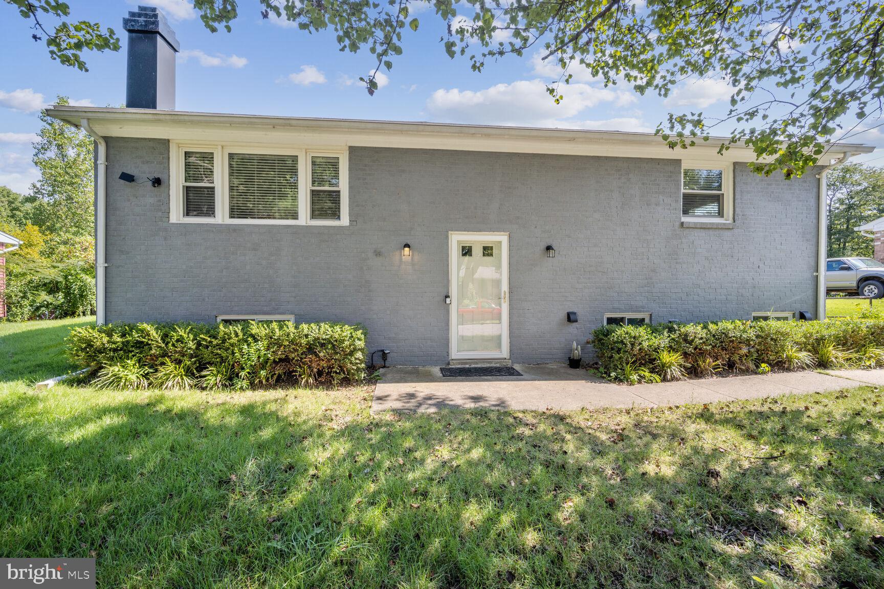 CYPRESS GARDENS - Residential Lease