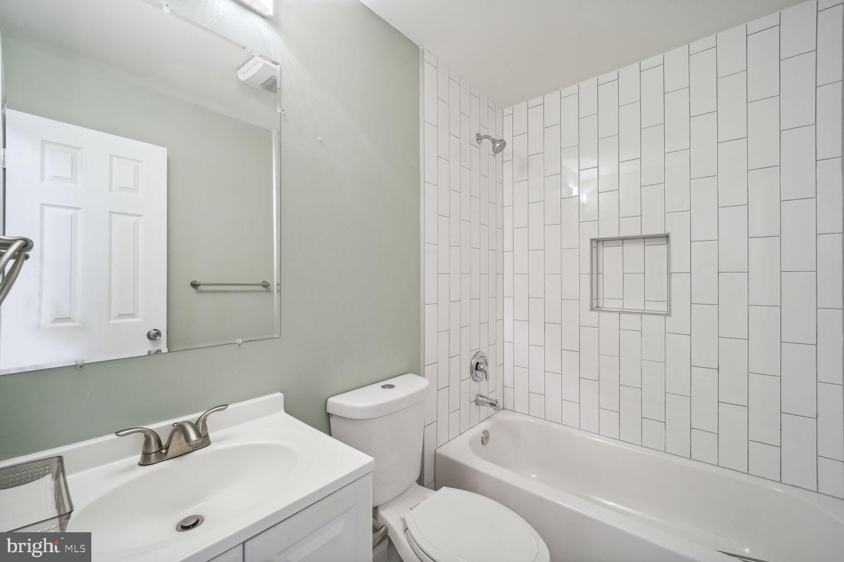 CYPRESS GARDENS - Residential Lease