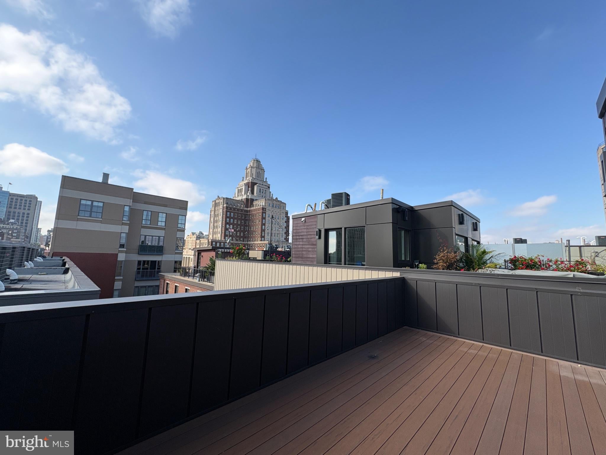 142R S FRONT STREET