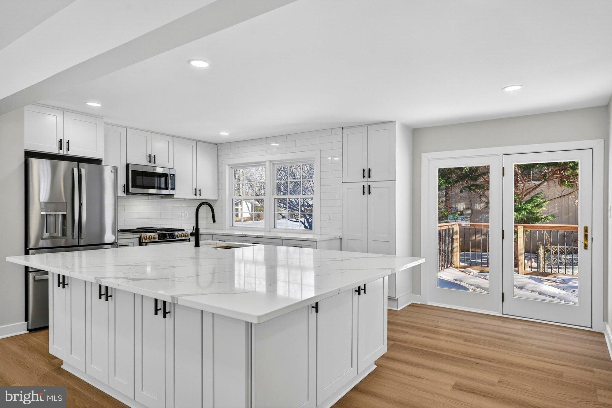 8612 COTTAGE STREET SW