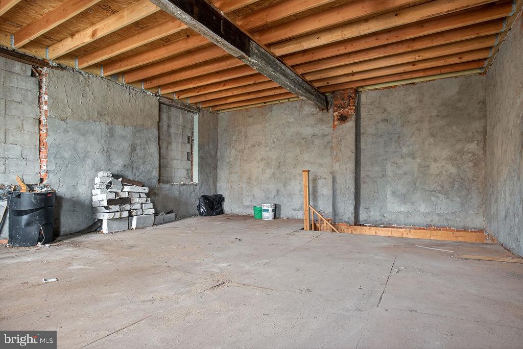 PHILADELPHIA (WEST) - Commercial Sale