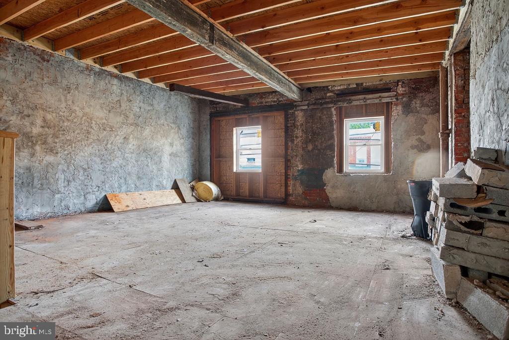 PHILADELPHIA (WEST) - Commercial Sale