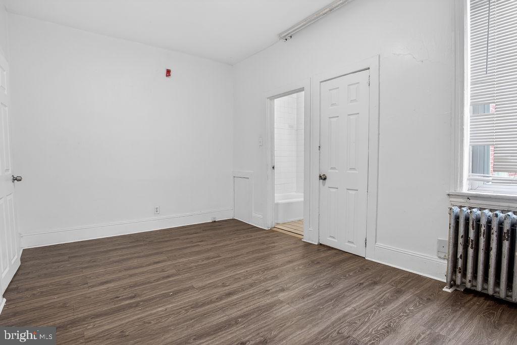 PHILADELPHIA (WEST) - Commercial Sale