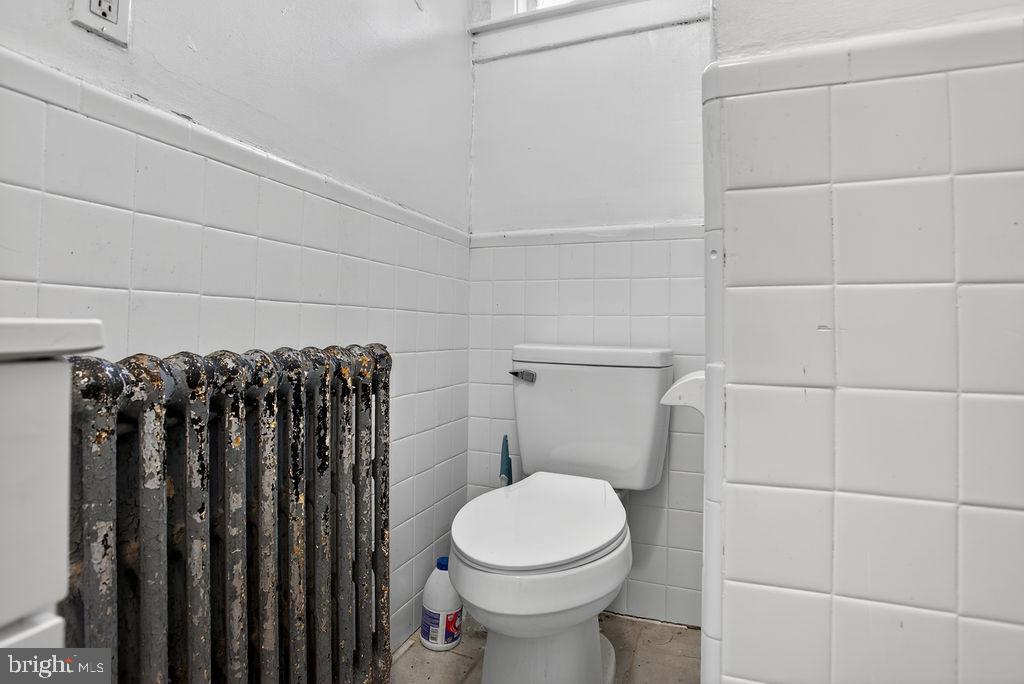 PHILADELPHIA (WEST) - Commercial Sale