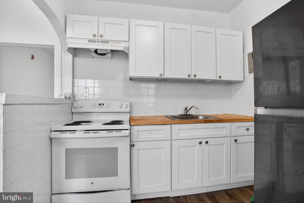 PHILADELPHIA (WEST) - Commercial Sale