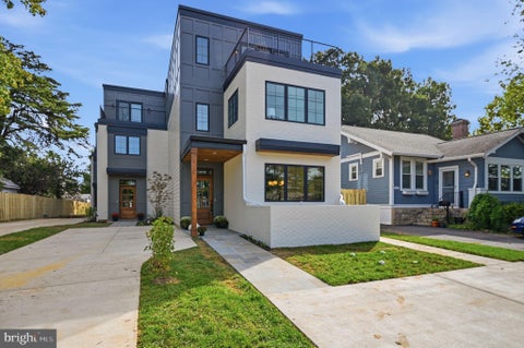 Photo of 1223 N Quncy Street, ARLINGTON, VA 22203 (MLS # VAAR2080352)