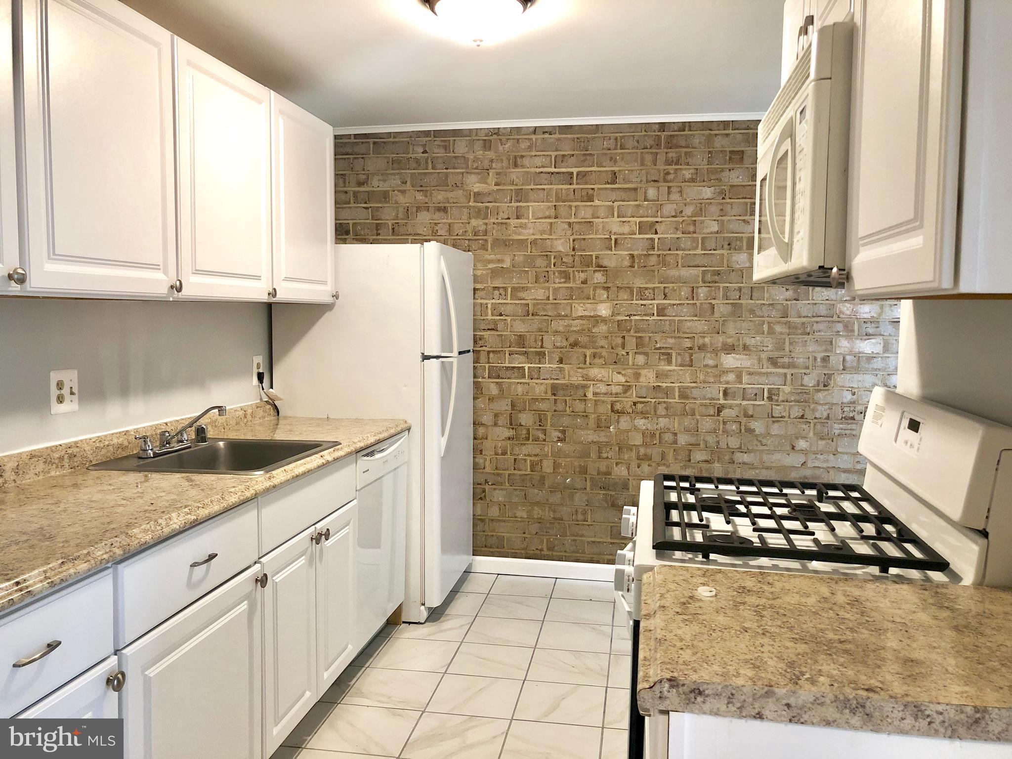 HUNTLEY SQUARE CONDOMINIUMS - Residential Lease