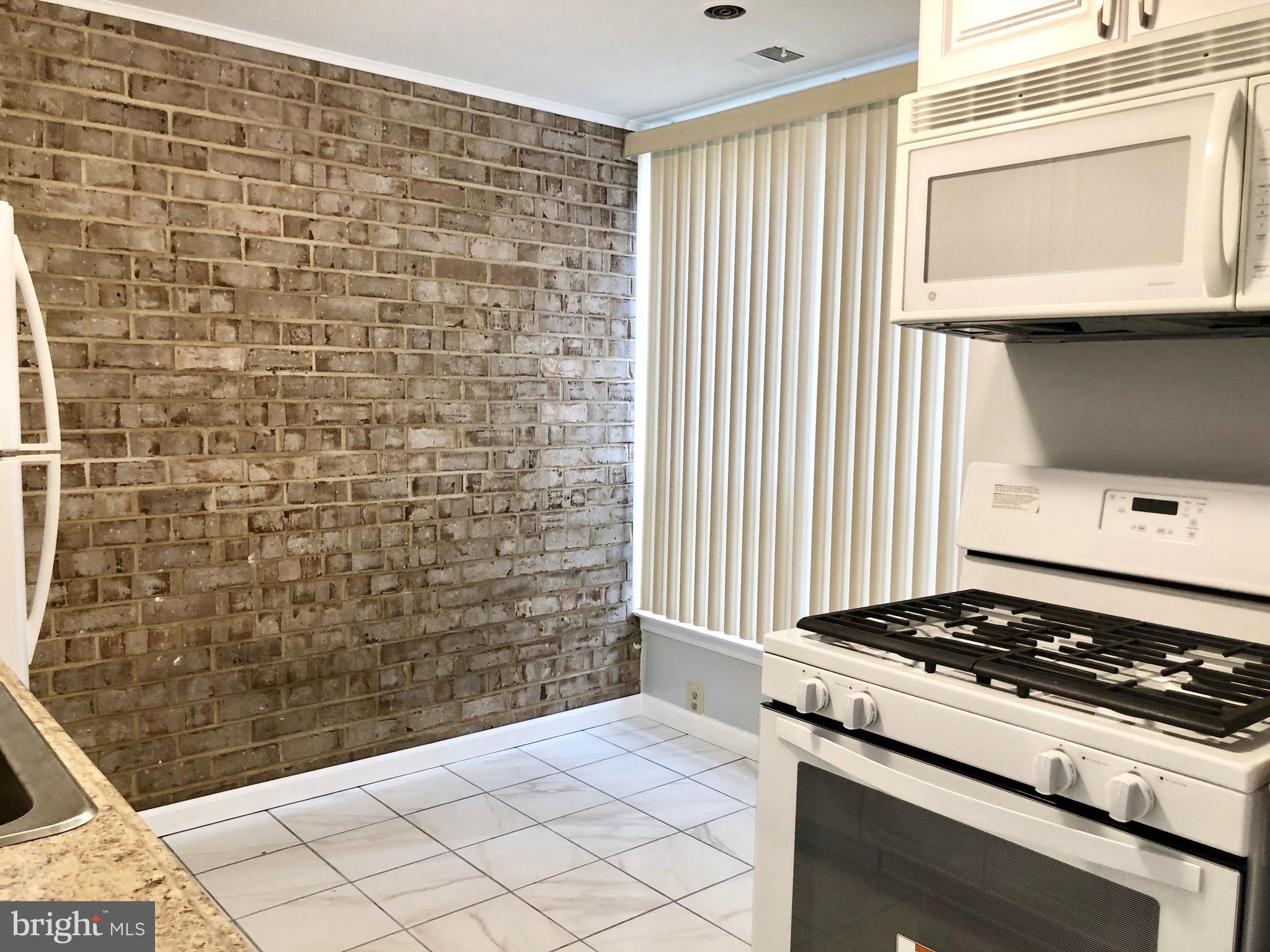 HUNTLEY SQUARE CONDOMINIUMS - Residential Lease