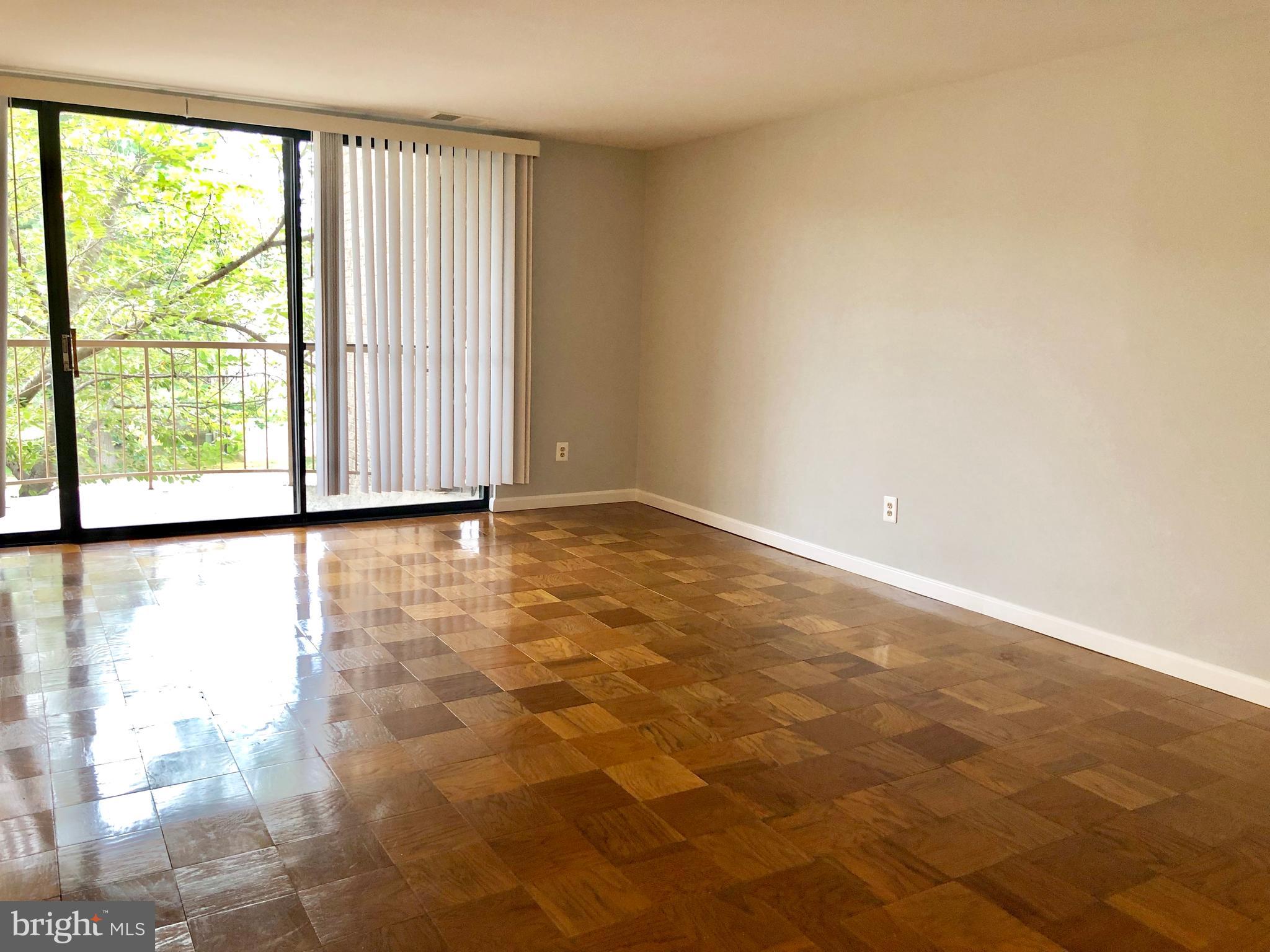 HUNTLEY SQUARE CONDOMINIUMS - Residential Lease