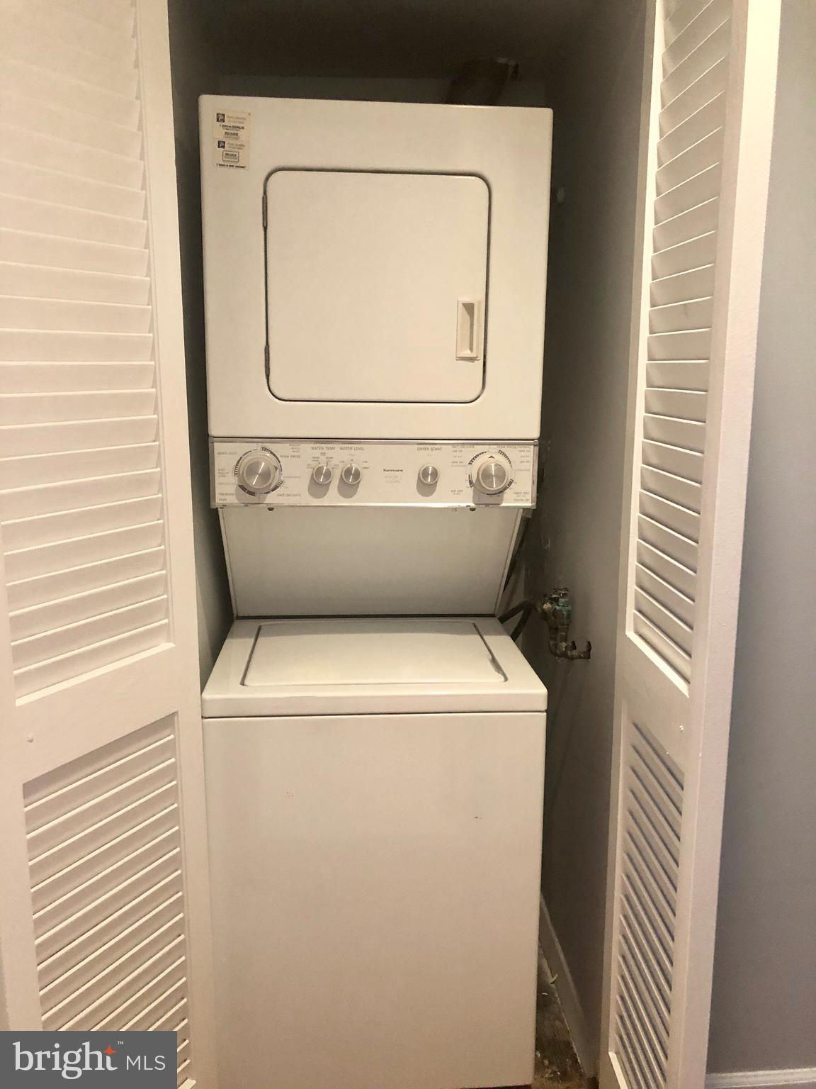 HUNTLEY SQUARE CONDOMINIUMS - Residential Lease