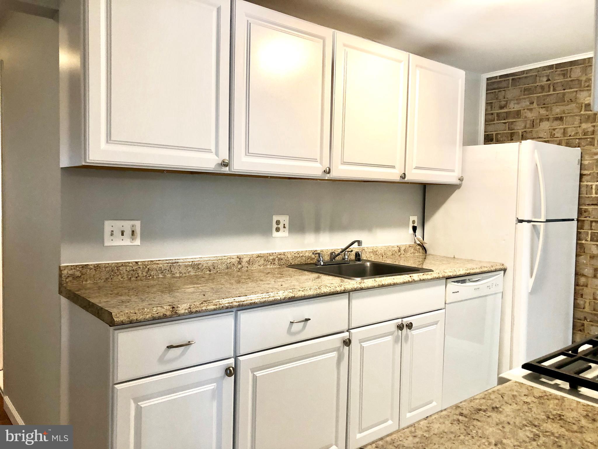 HUNTLEY SQUARE CONDOMINIUMS - Residential Lease