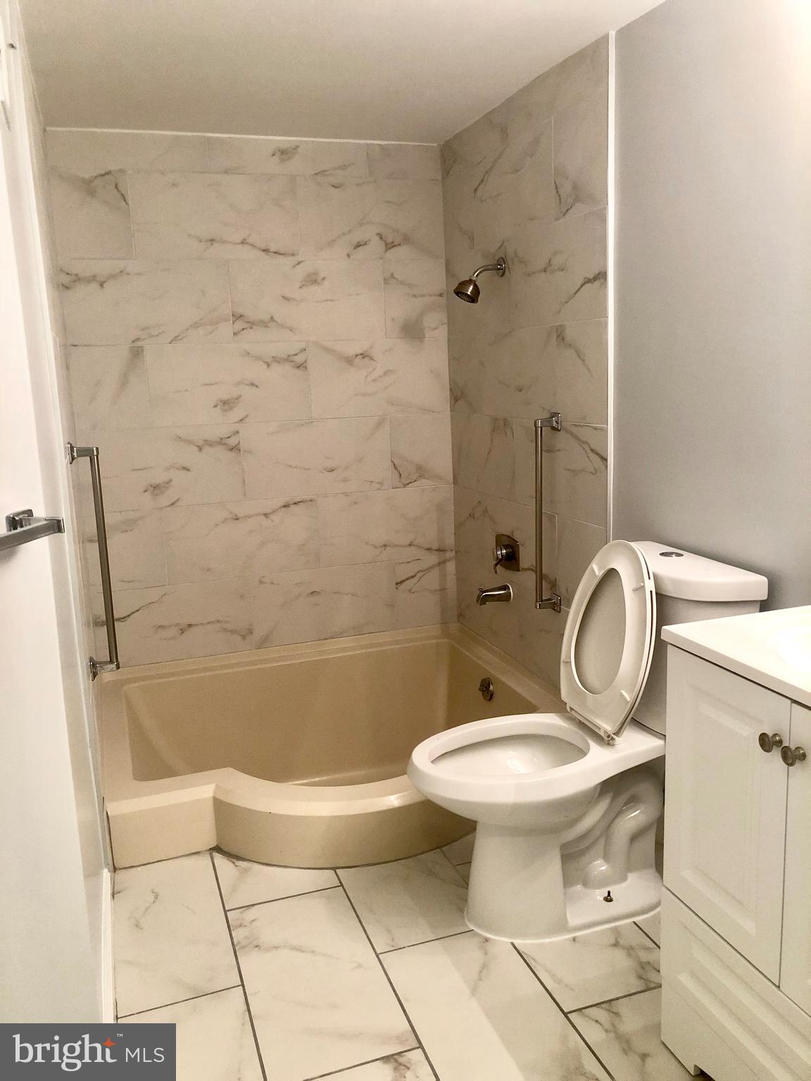 HUNTLEY SQUARE CONDOMINIUMS - Residential Lease