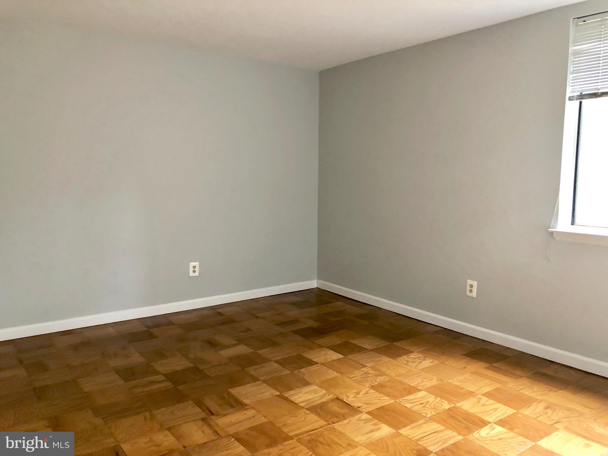 HUNTLEY SQUARE CONDOMINIUMS - Residential Lease