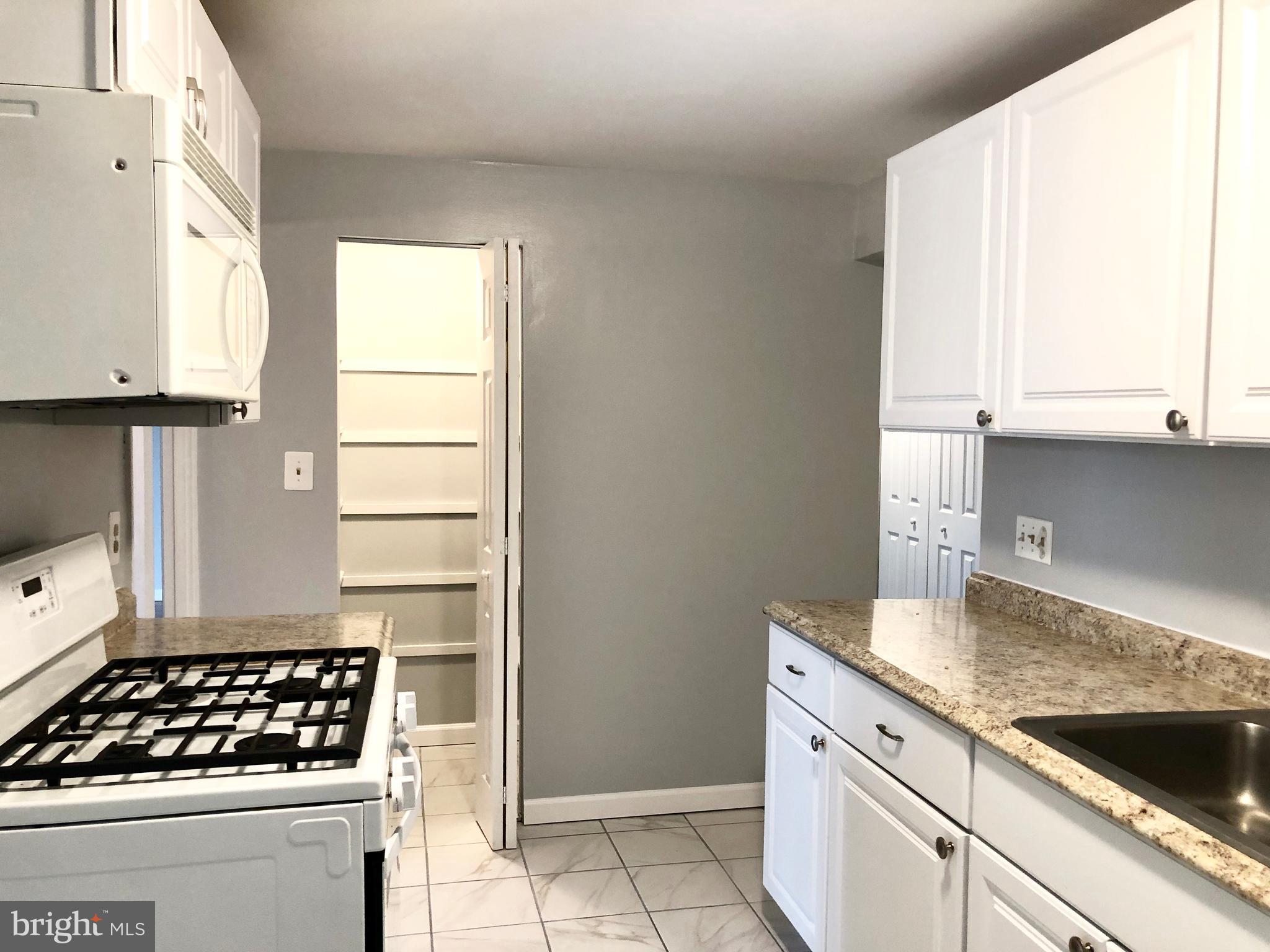 HUNTLEY SQUARE CONDOMINIUMS - Residential Lease