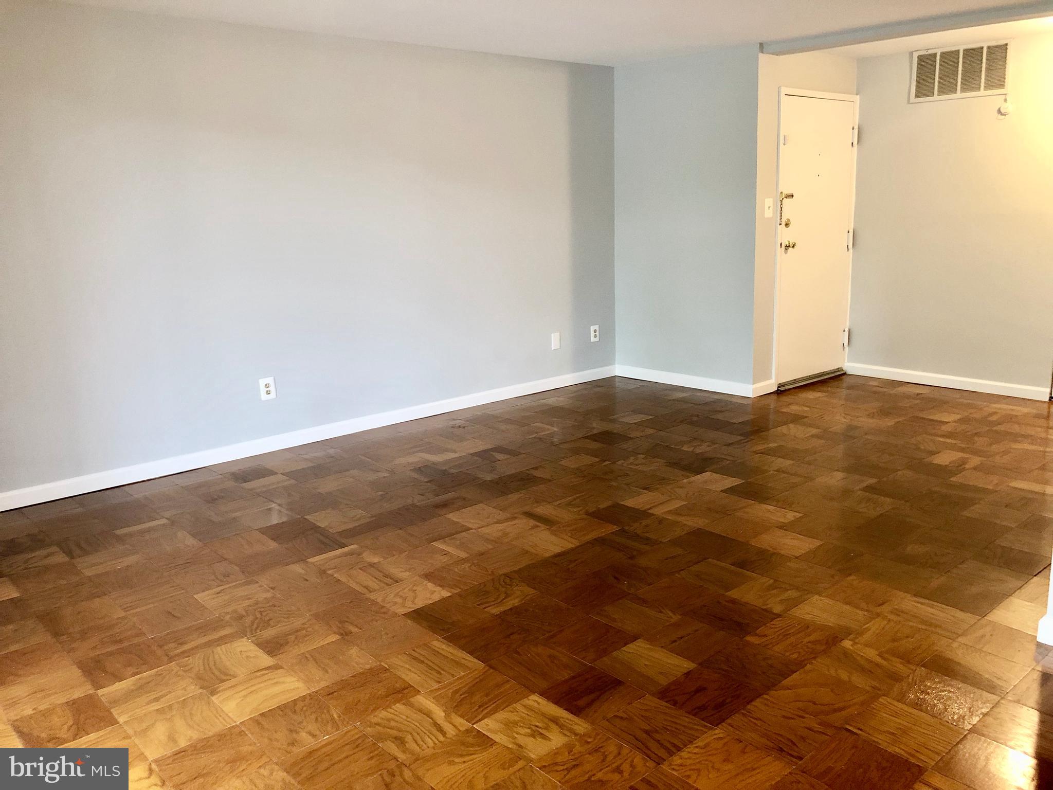 HUNTLEY SQUARE CONDOMINIUMS - Residential Lease