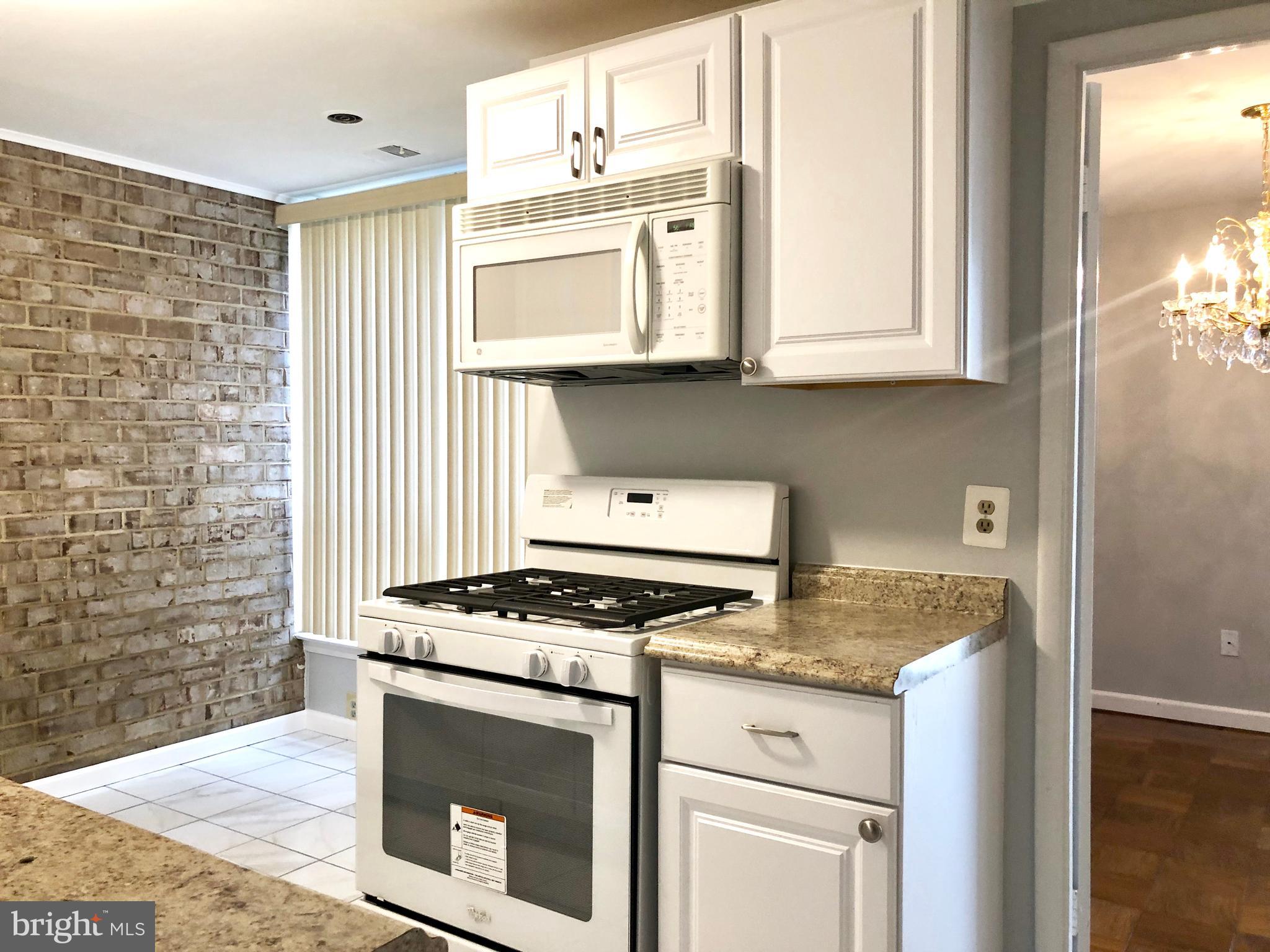 HUNTLEY SQUARE CONDOMINIUMS - Residential Lease