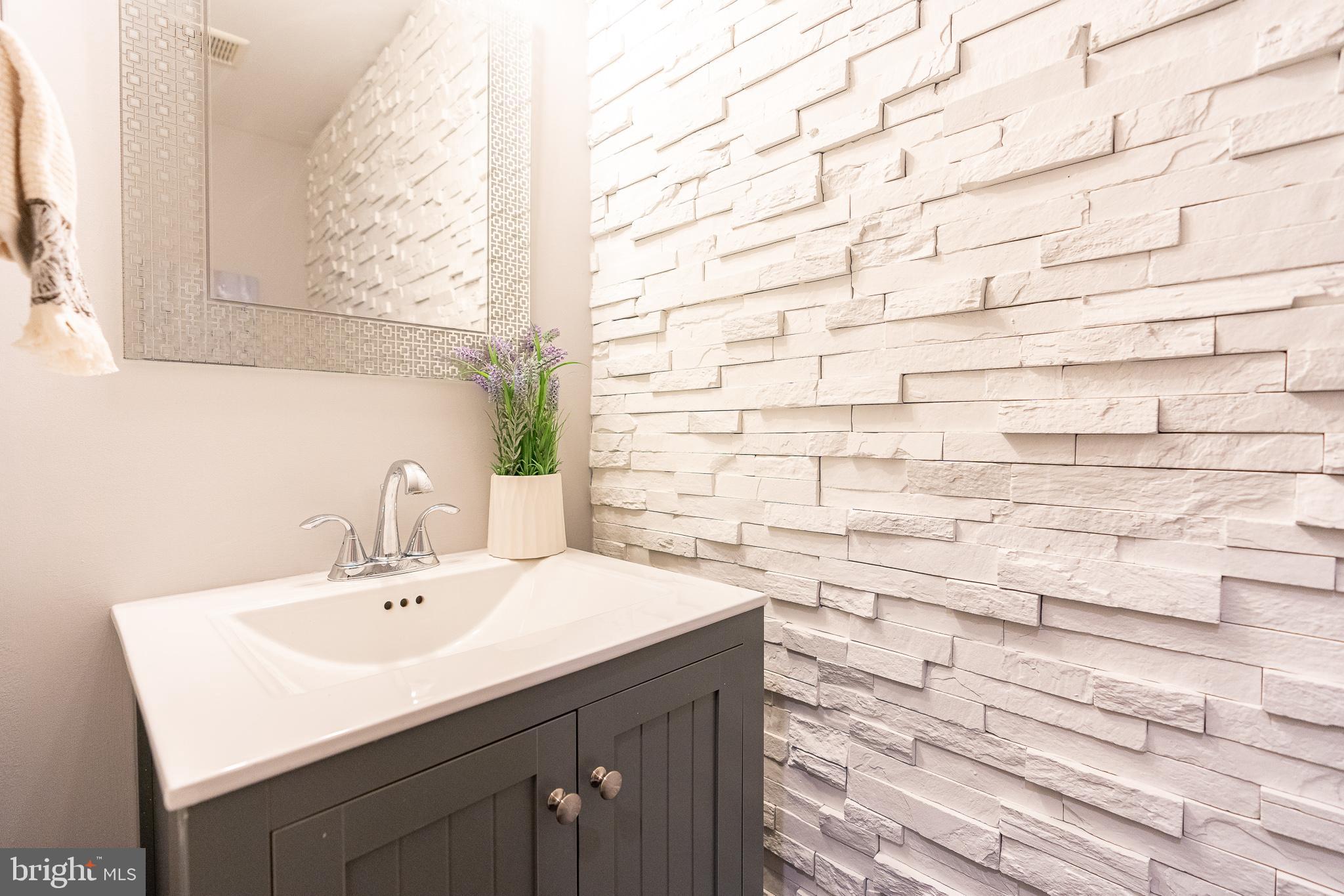 HAMPDEN HISTORIC DISTRICT - Residential Lease