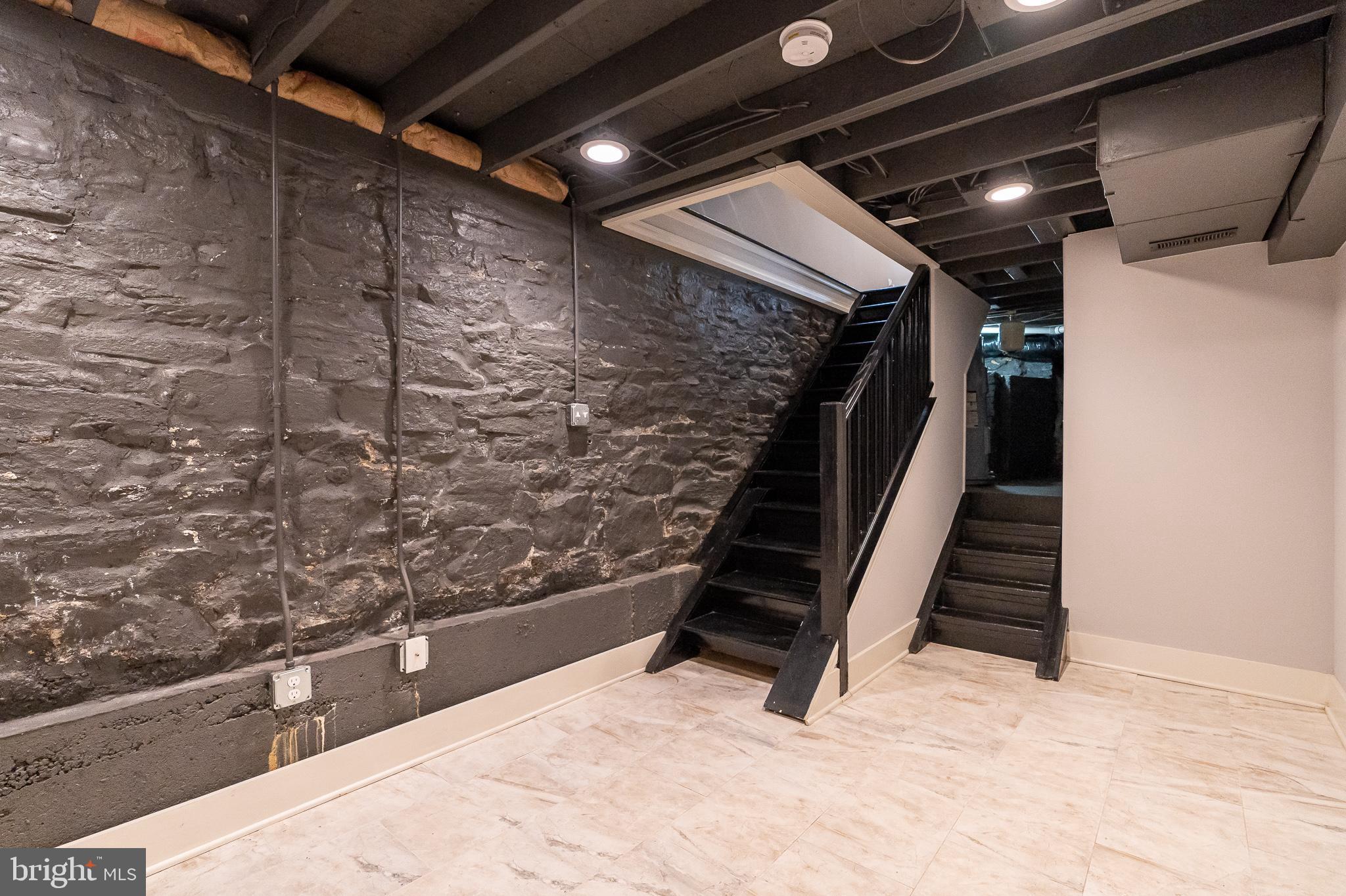 HAMPDEN HISTORIC DISTRICT - Residential Lease