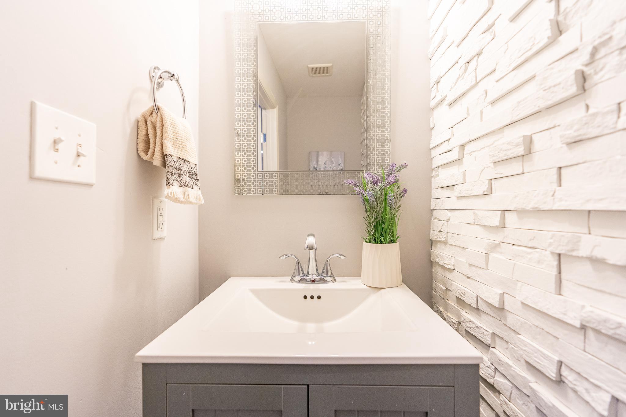 HAMPDEN HISTORIC DISTRICT - Residential Lease