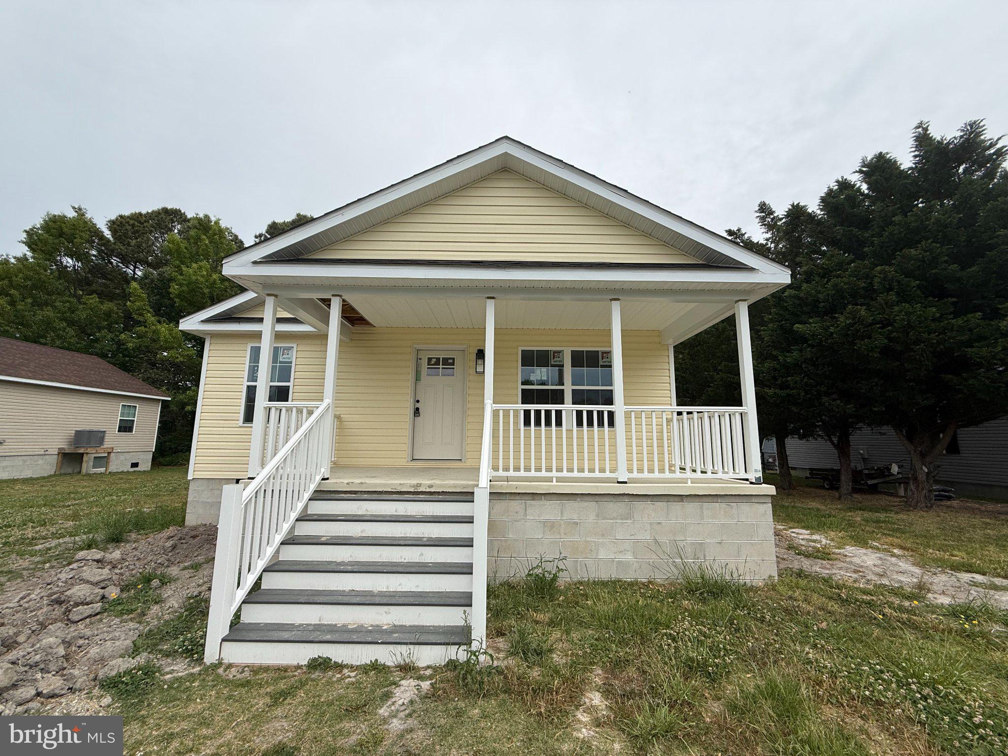 6 HERON WAY