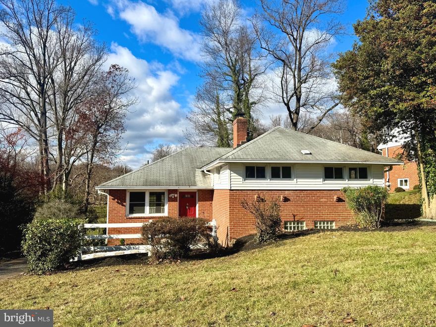 WOW! This One Is Nice!! (BIGGER THAN IT LOOKS!) Lots of Levels (4) and Plenty of Private Space! One of the Largest! (Possible 4th/5th Bedroom and Possible Office/Sitting Area with Built-Ins on Landing). Almost 2400 Sq.Ft. of Finished Space! Come See this Wonderful Home in a GREAT Location! This ONE Backs to the Golf Course! (Great Views But Far Enough Away) You'll Love the New Kitchen and Baths that Add to the Amenities!! Complete with Kitchen Island and ALL NEW Appliances. Fireplace in Living Room Adds to the Ambiance and Comfort! Build Memories. Wood Floors and So MUCH More! Relax and Enjoy! See This One TODAY!