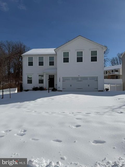 Homes For Sale - 1004 Veneer Court<br/> CAPITOL HEIGHTS, MD 20743