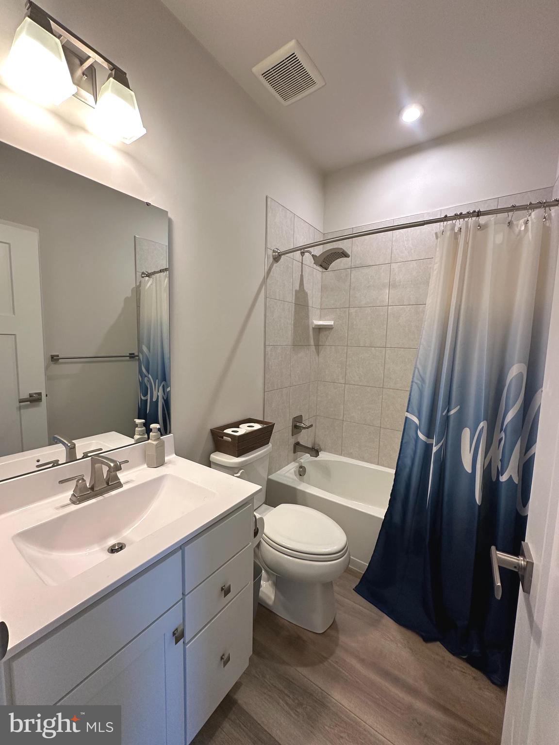 ARMSTRONG VILLAGE - Residential Lease