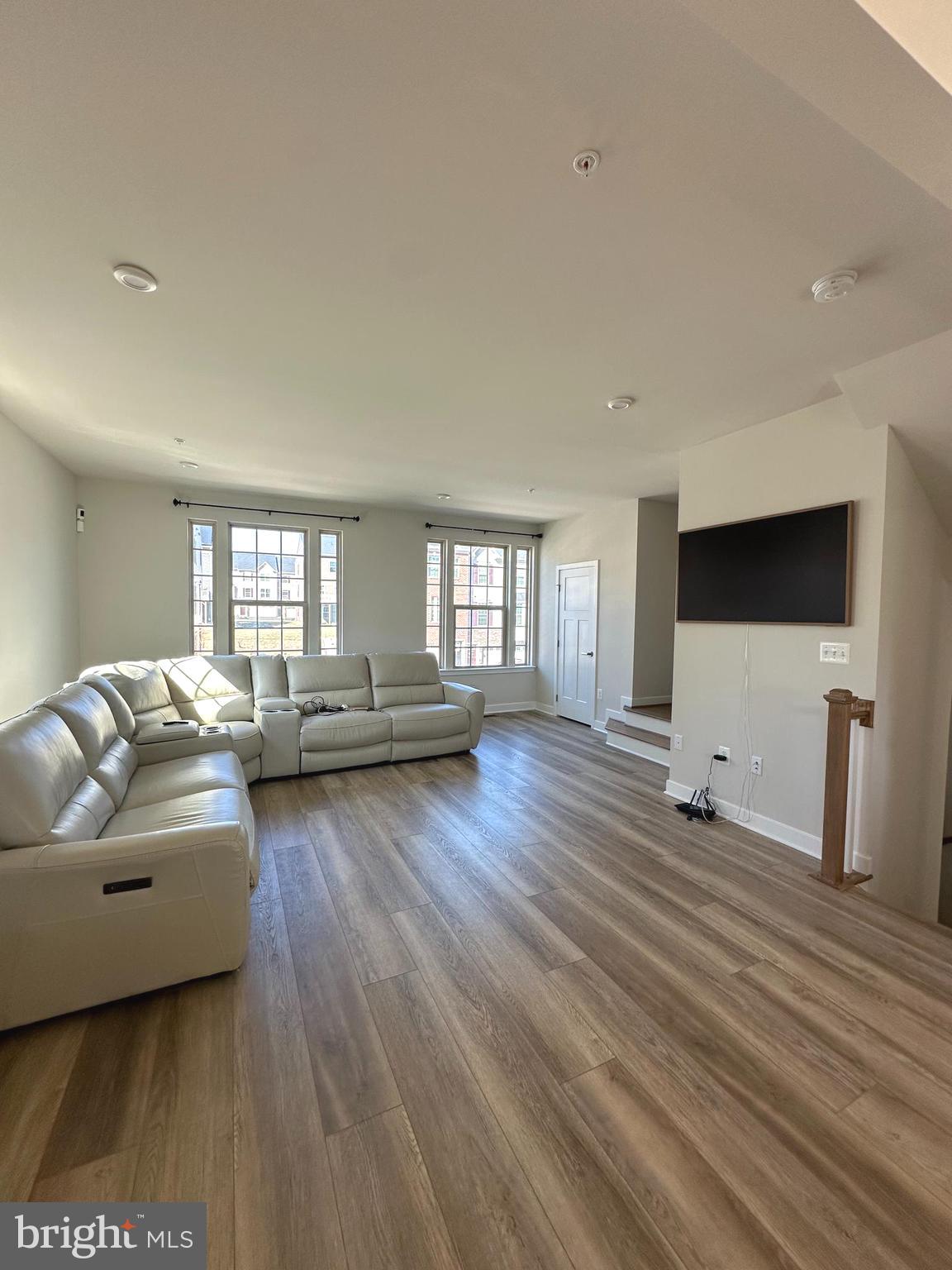 ARMSTRONG VILLAGE - Residential Lease