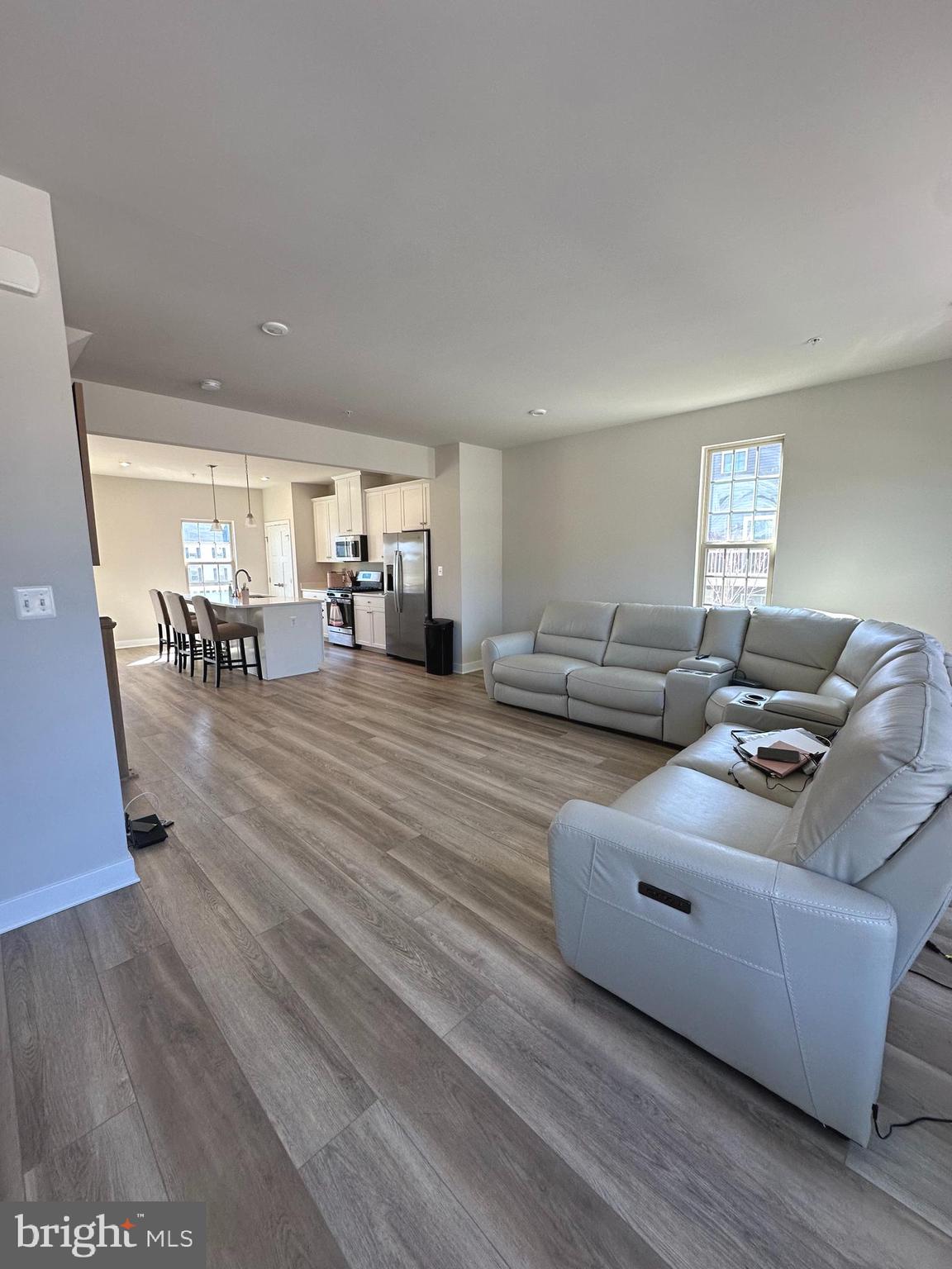 ARMSTRONG VILLAGE - Residential Lease