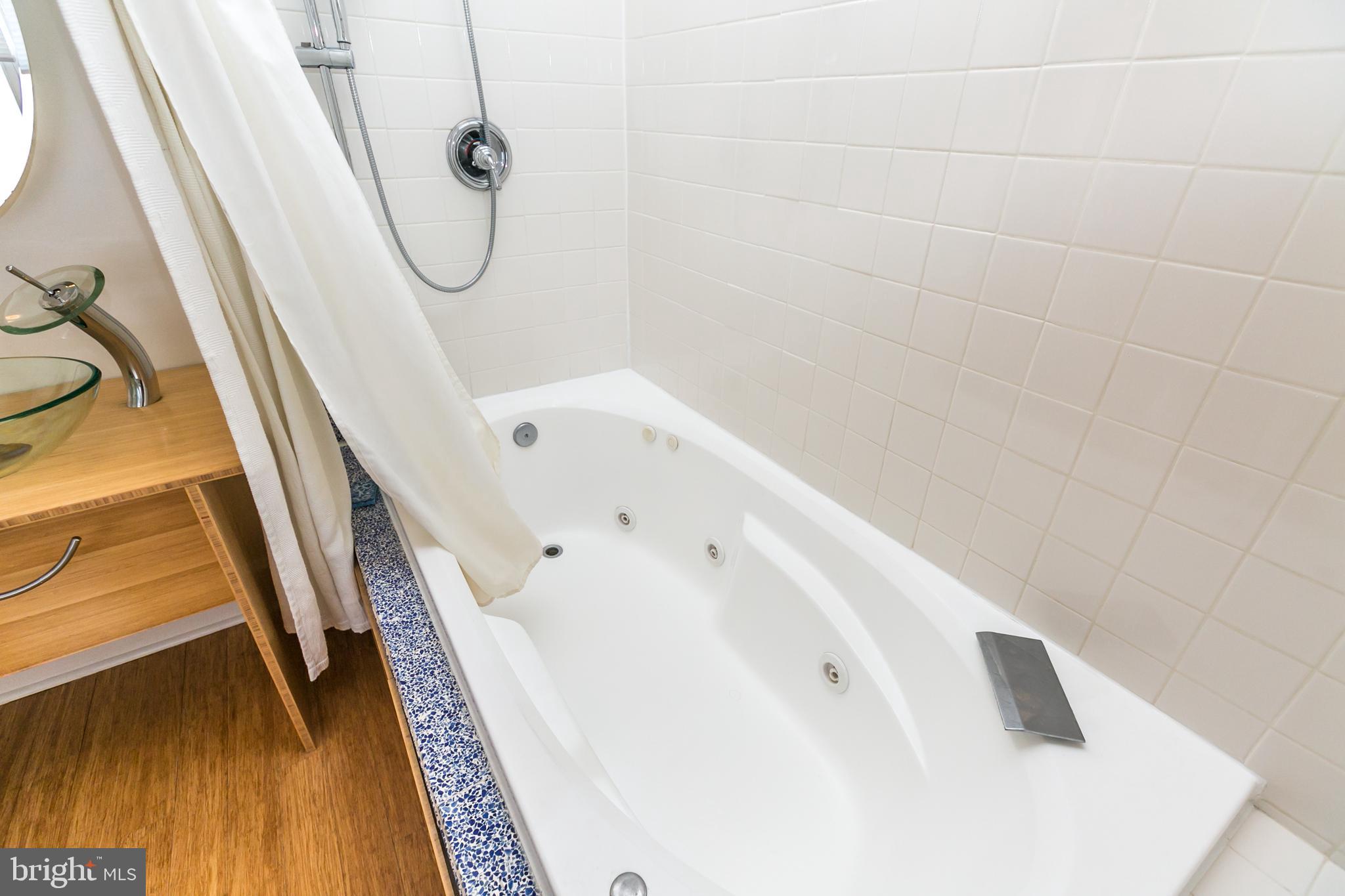 LAURAVILLE HISTORIC DISTRICT - Residential