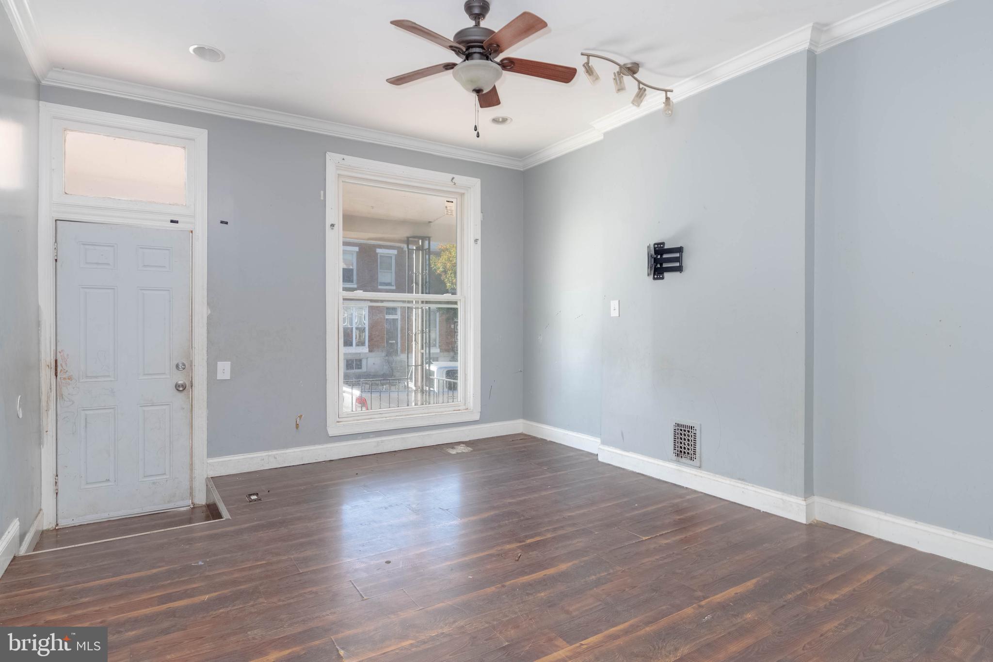 2216 W FAYETTE STREET