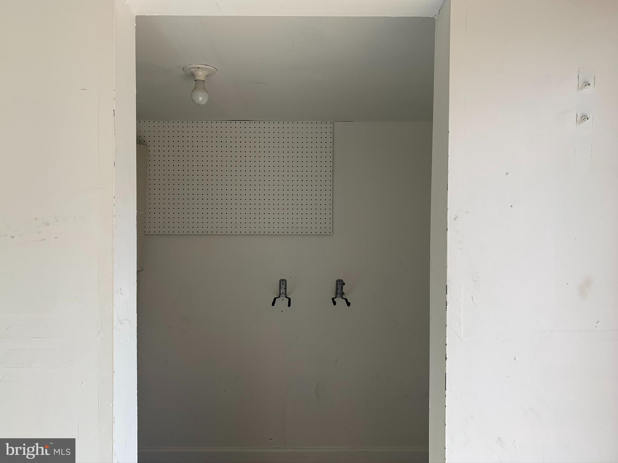 GOVERNORS GROVE - Residential Lease