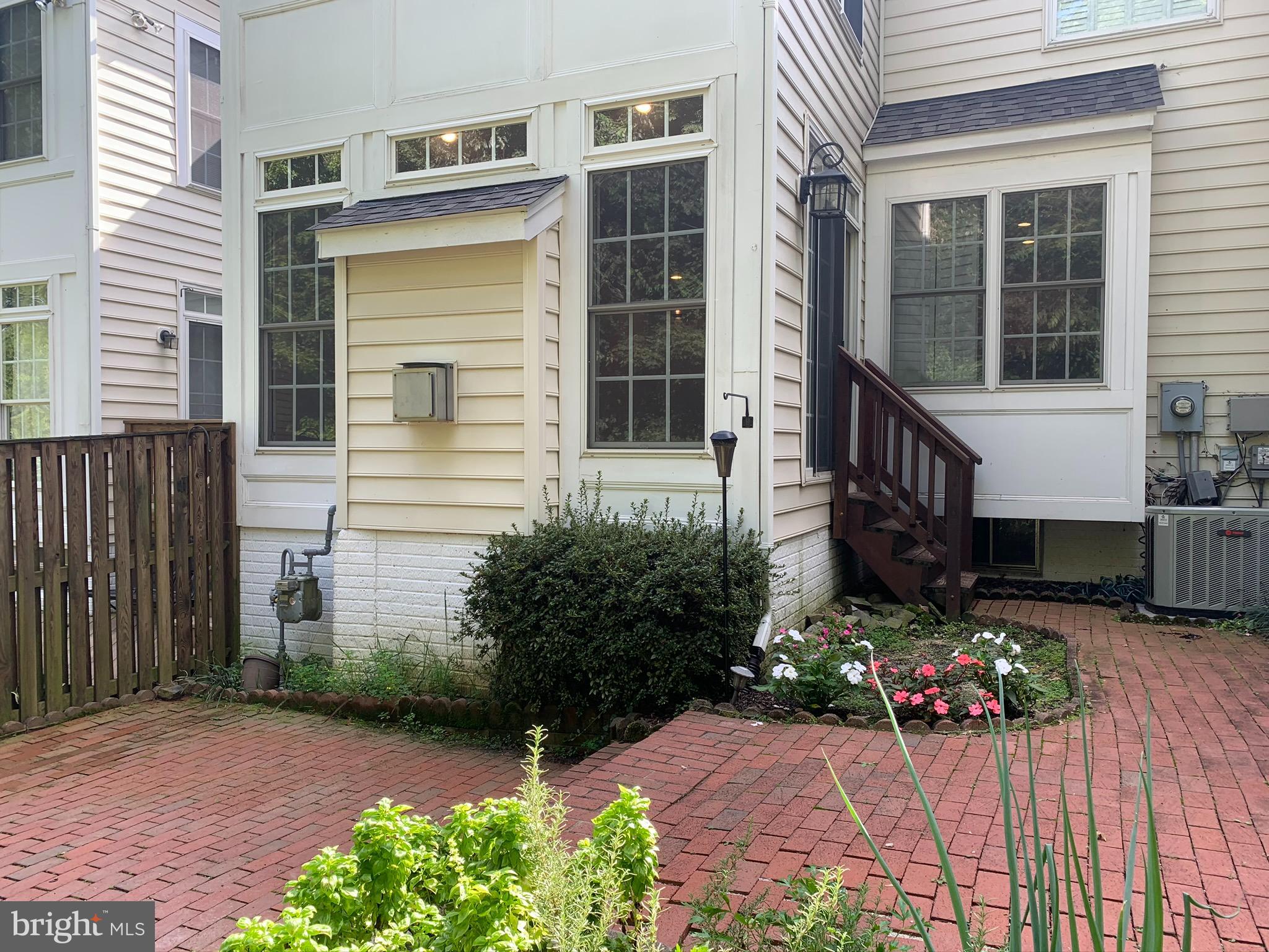 GOVERNORS GROVE - Residential Lease