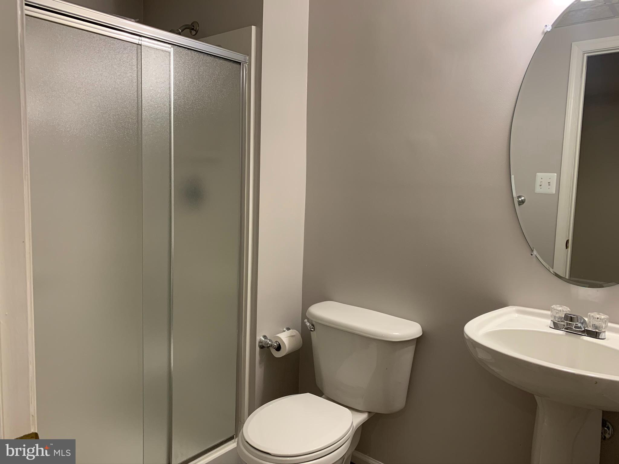 GOVERNORS GROVE - Residential Lease