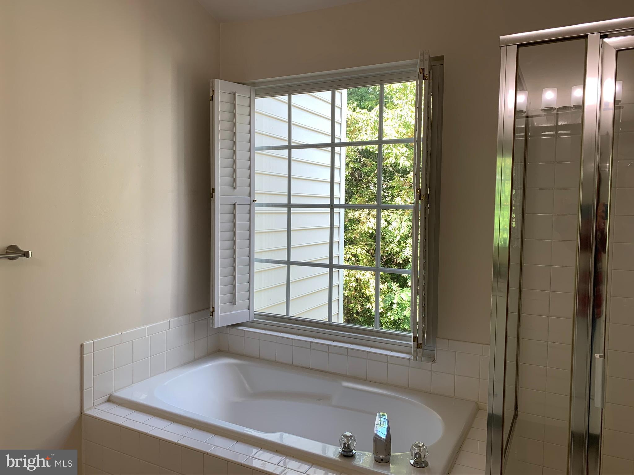 GOVERNORS GROVE - Residential Lease